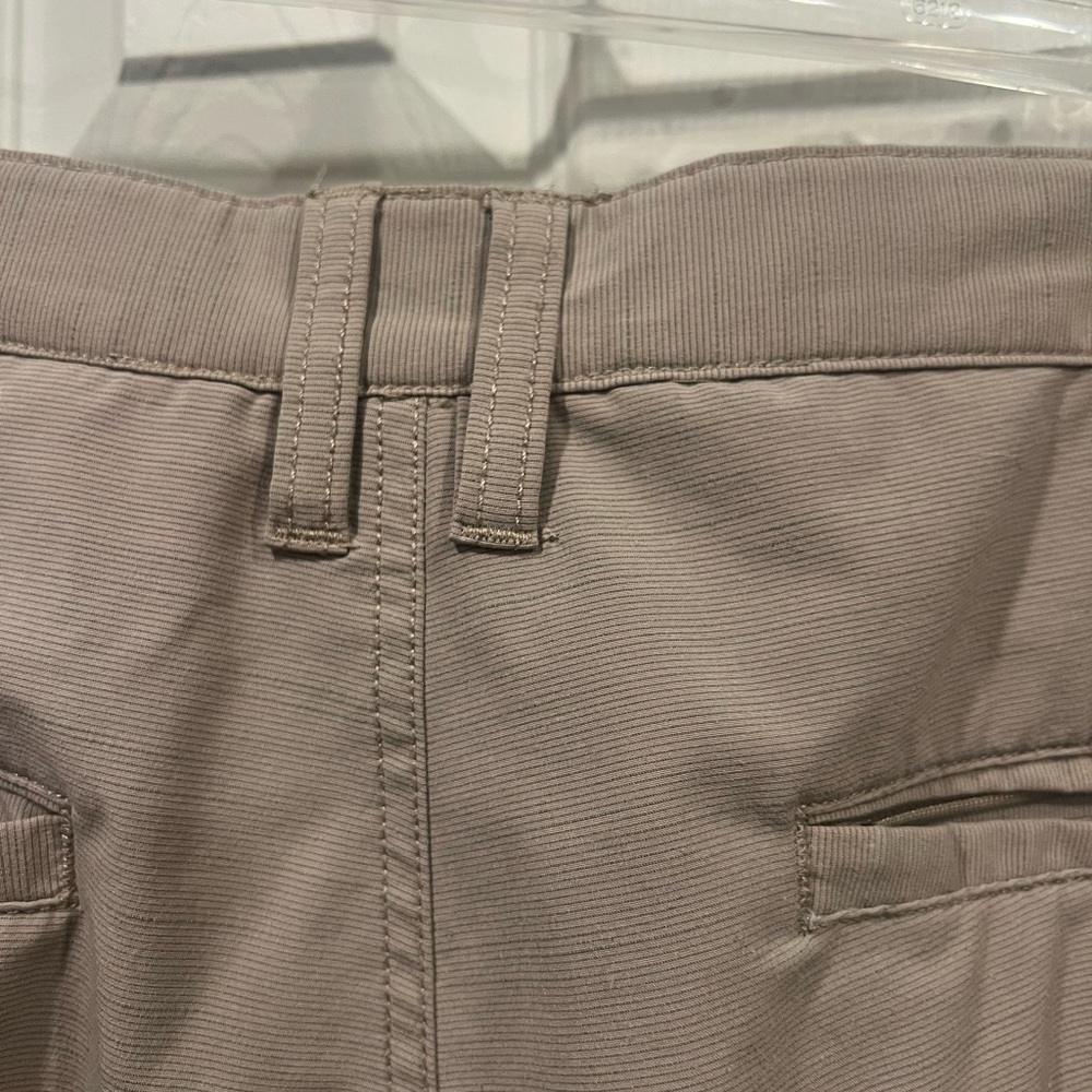 Billabong Light Tan Shorts - Picture 9 of 13